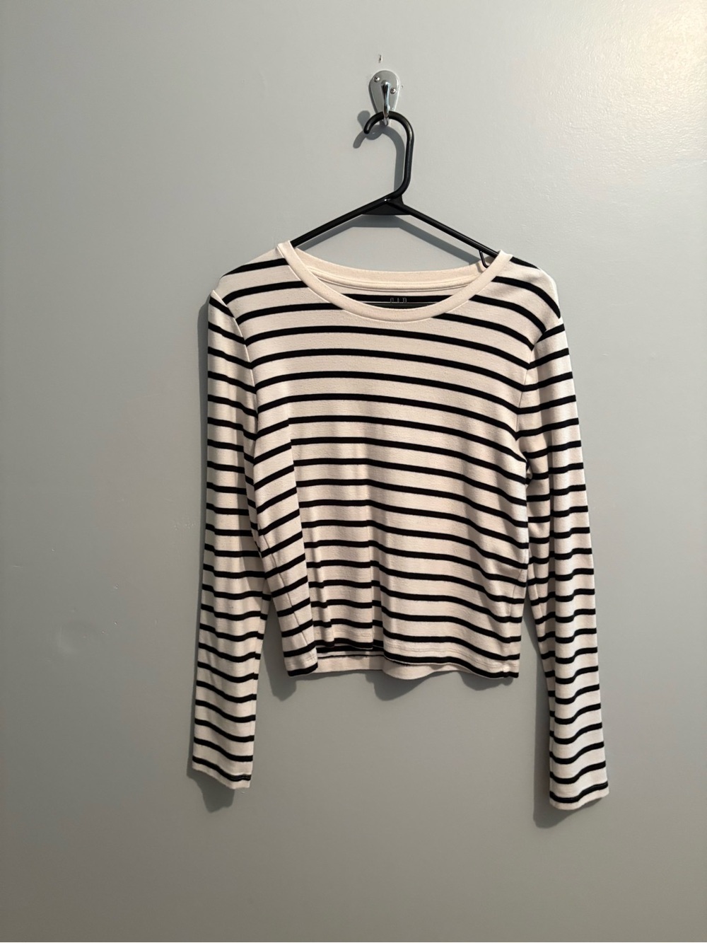 GAP Black White Striped Long-Sleeve Crewneck Stretchy Soft Preppy Neutral Casual